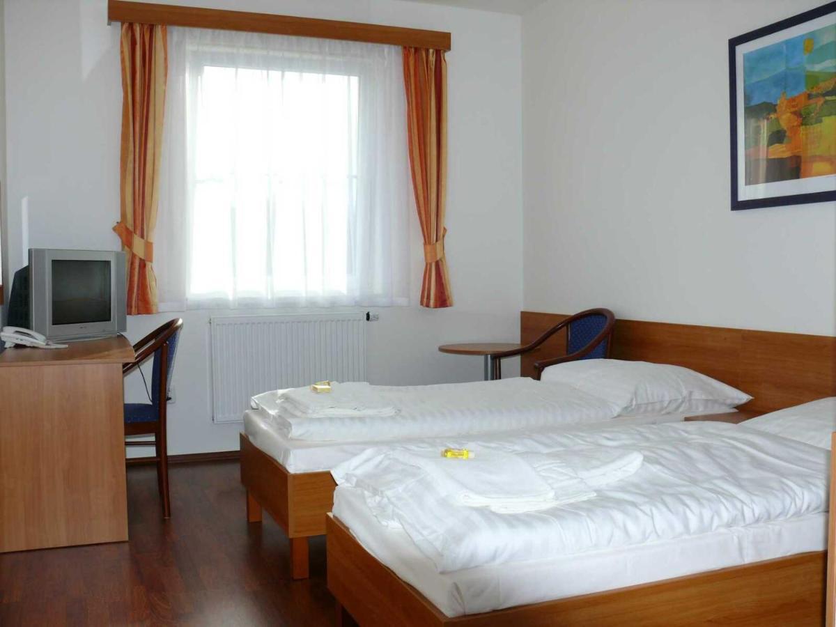 Hasicsky Hotel Pribyslav Bagian luar foto