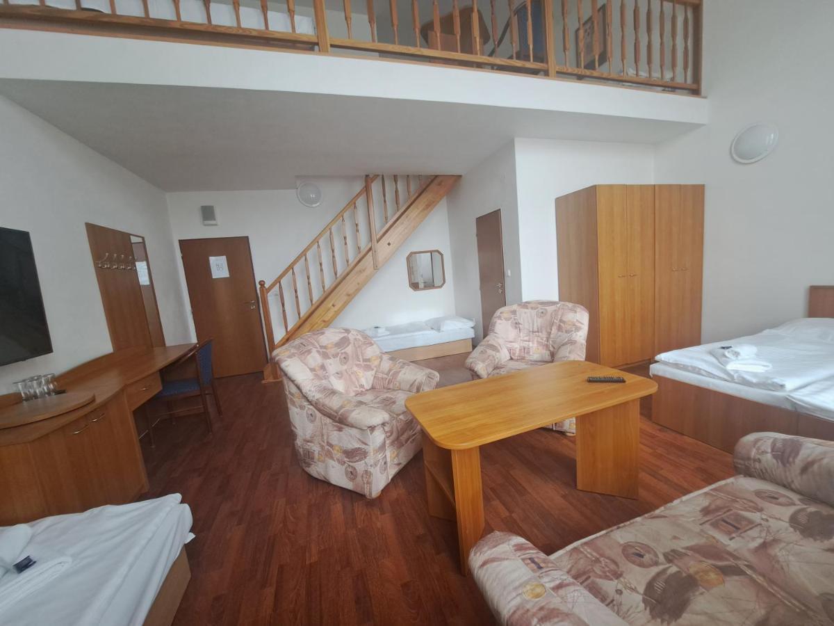 Hasicsky Hotel Pribyslav Bagian luar foto