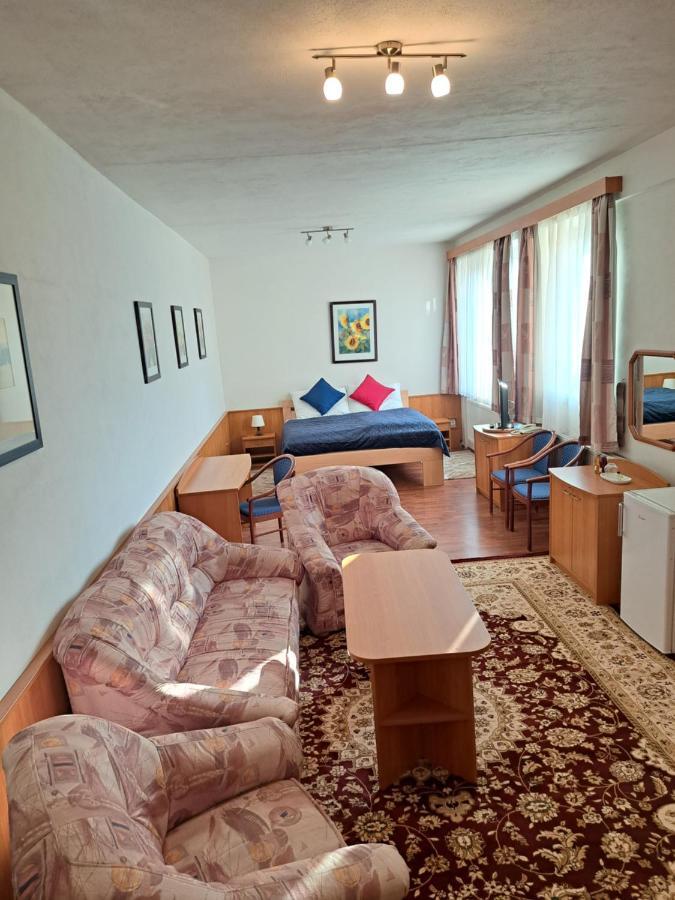 Hasicsky Hotel Pribyslav Bagian luar foto