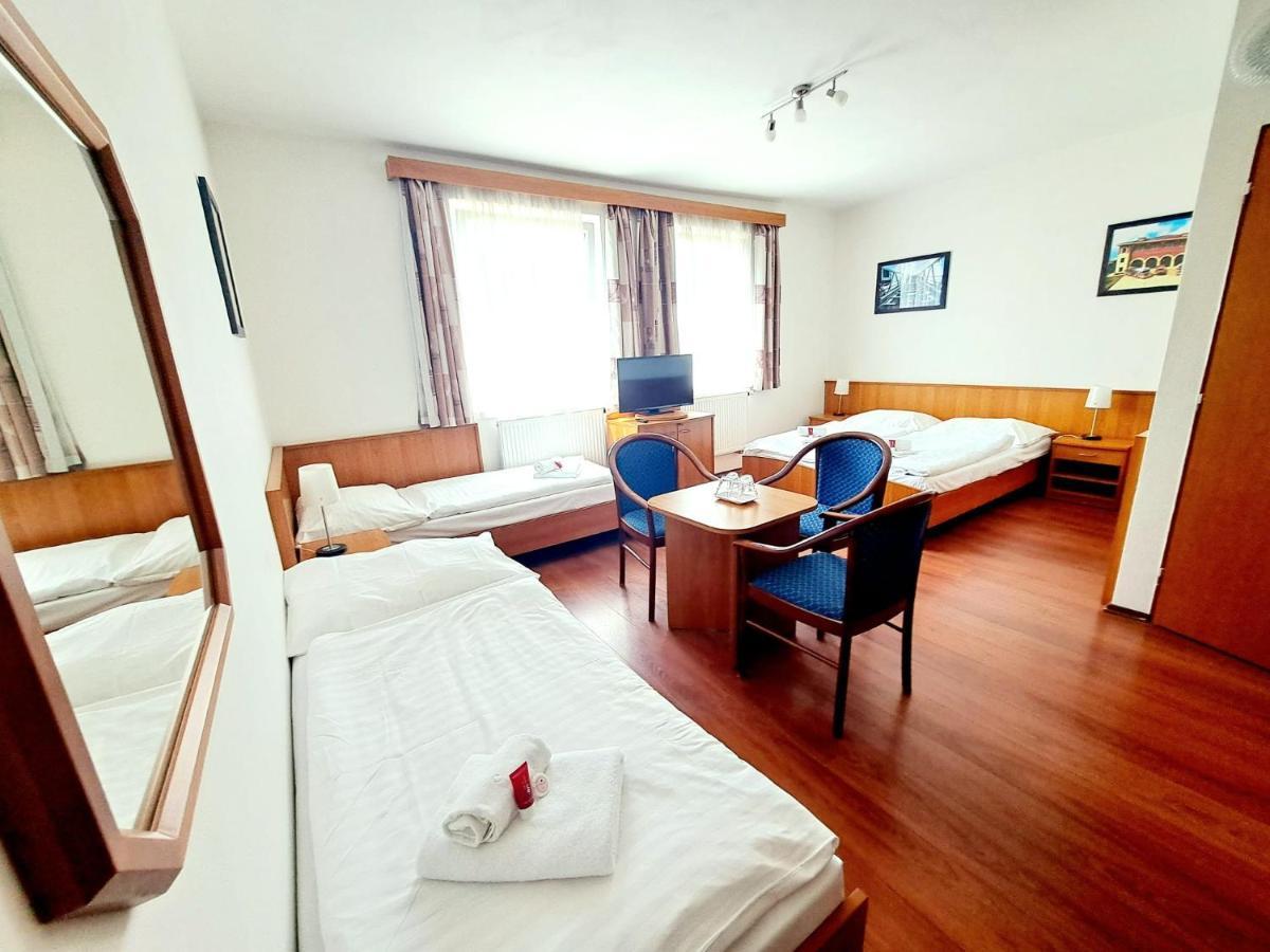 Hasicsky Hotel Pribyslav Bagian luar foto